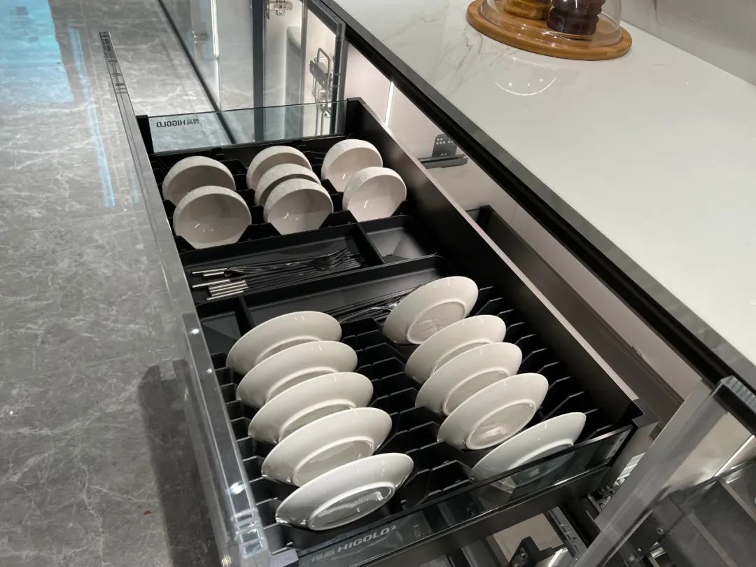 一體化抽屜拉籃，適合碗筷餐具收納